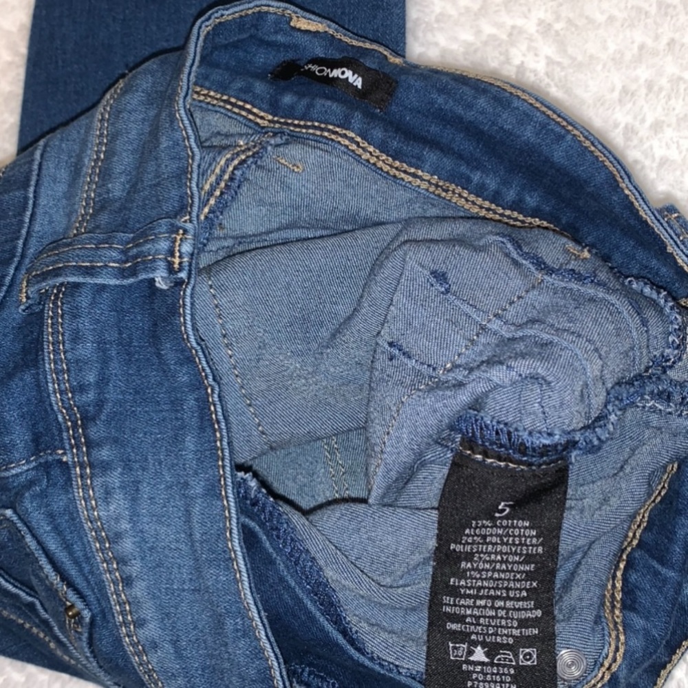 FASHIONOVA JEANS - Picture 3 of 4
